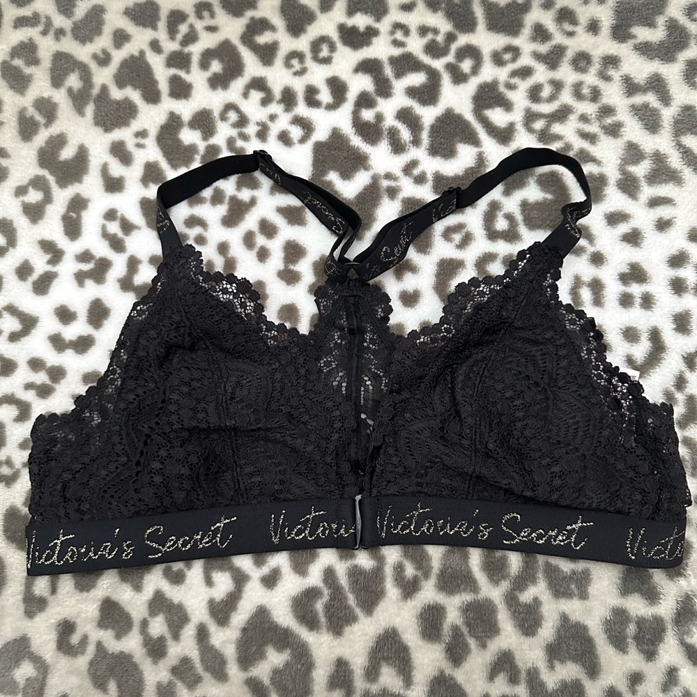 NWOT Victoria’s Secret Logo Front Closure Lace Racerback Bralette Black Medium
